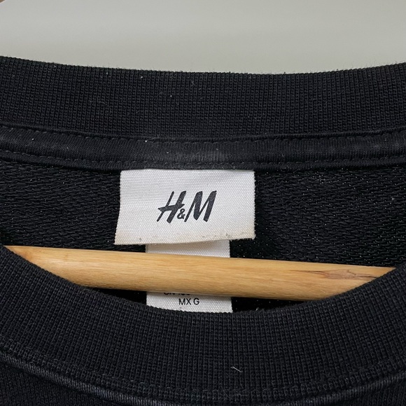 H&M AUTHENTIC BLACK STREET-STYLE CREWNECK SWEATSHIRT FOR MEN’S & WOMEN’S - Picture 5 of 7